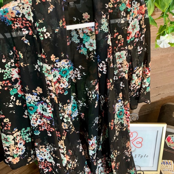 “2B BeBe” Black Floral Sheer Kimono - Picture 9 of 10